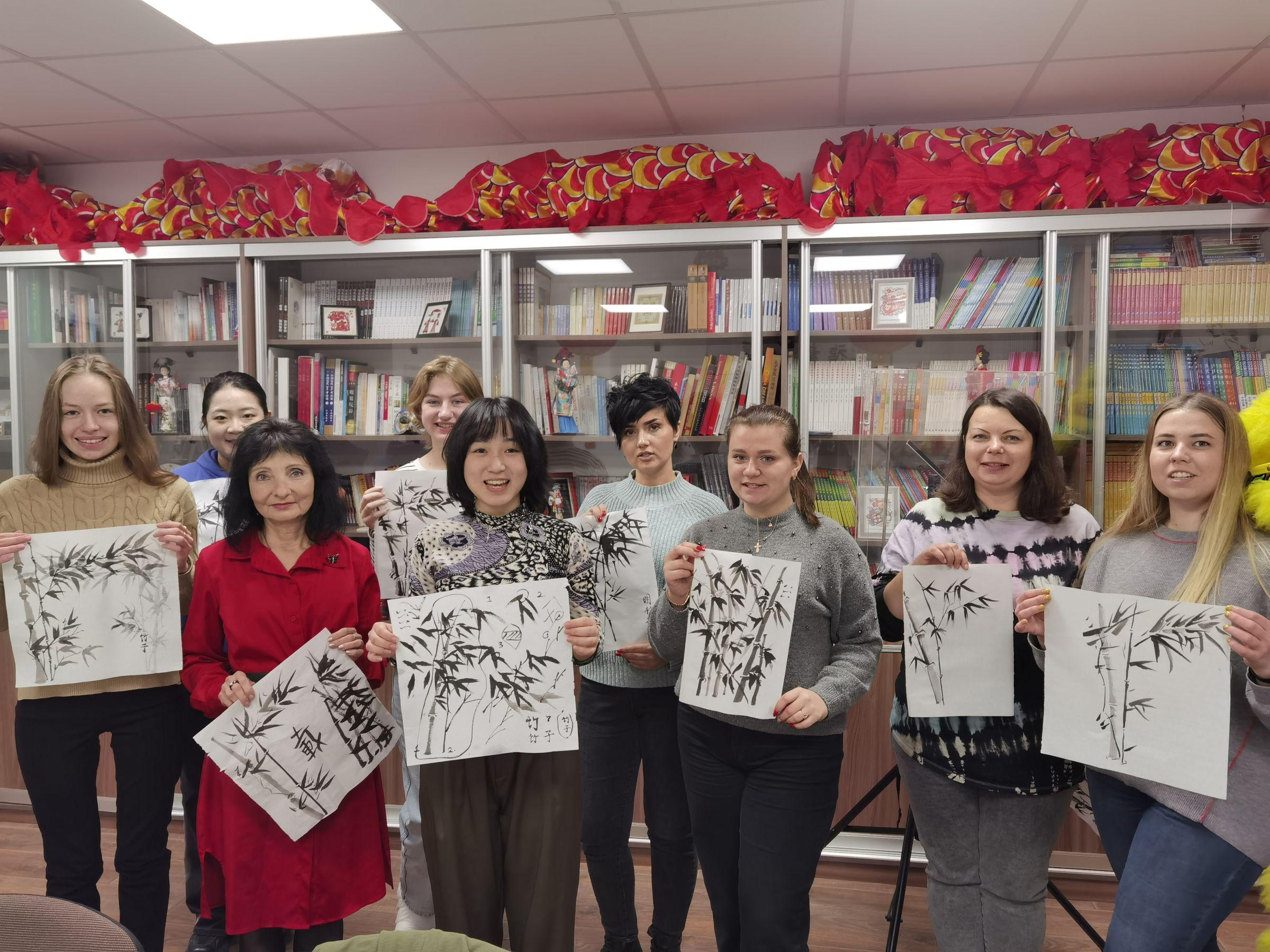 Успешно стартовали занятия по китайской каллиграфии и живописи Института Конфуция по науке и технике БНТУ!